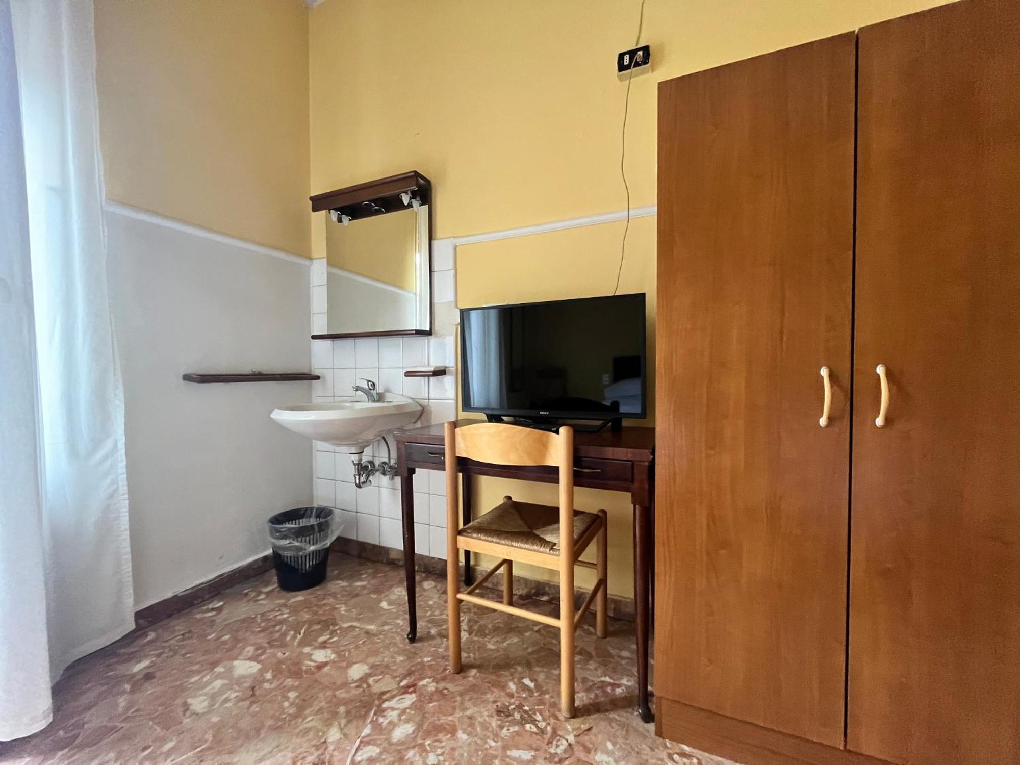 Hotel Parini Cesano Boscone Bagian luar foto