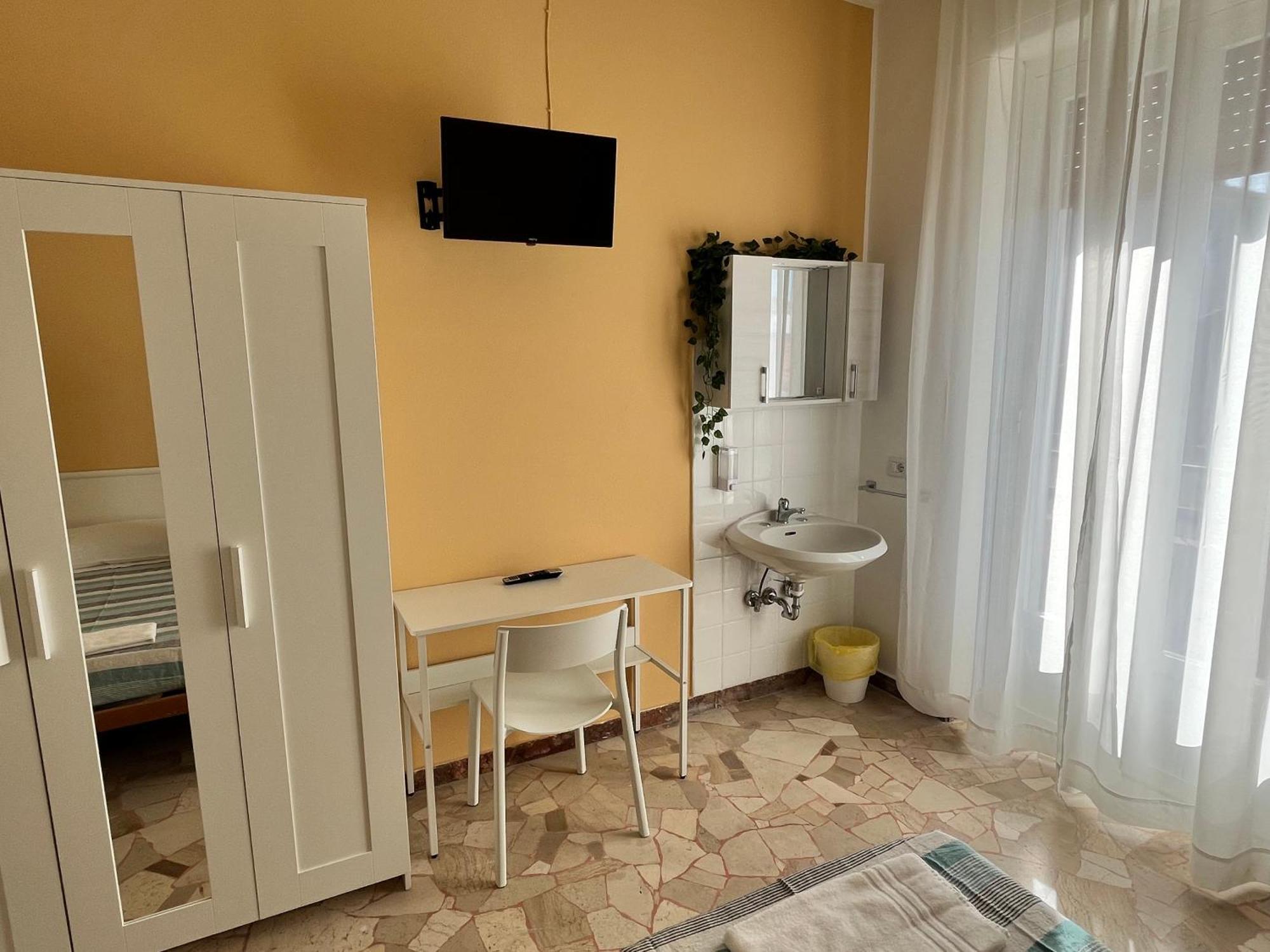 Hotel Parini Cesano Boscone Bagian luar foto
