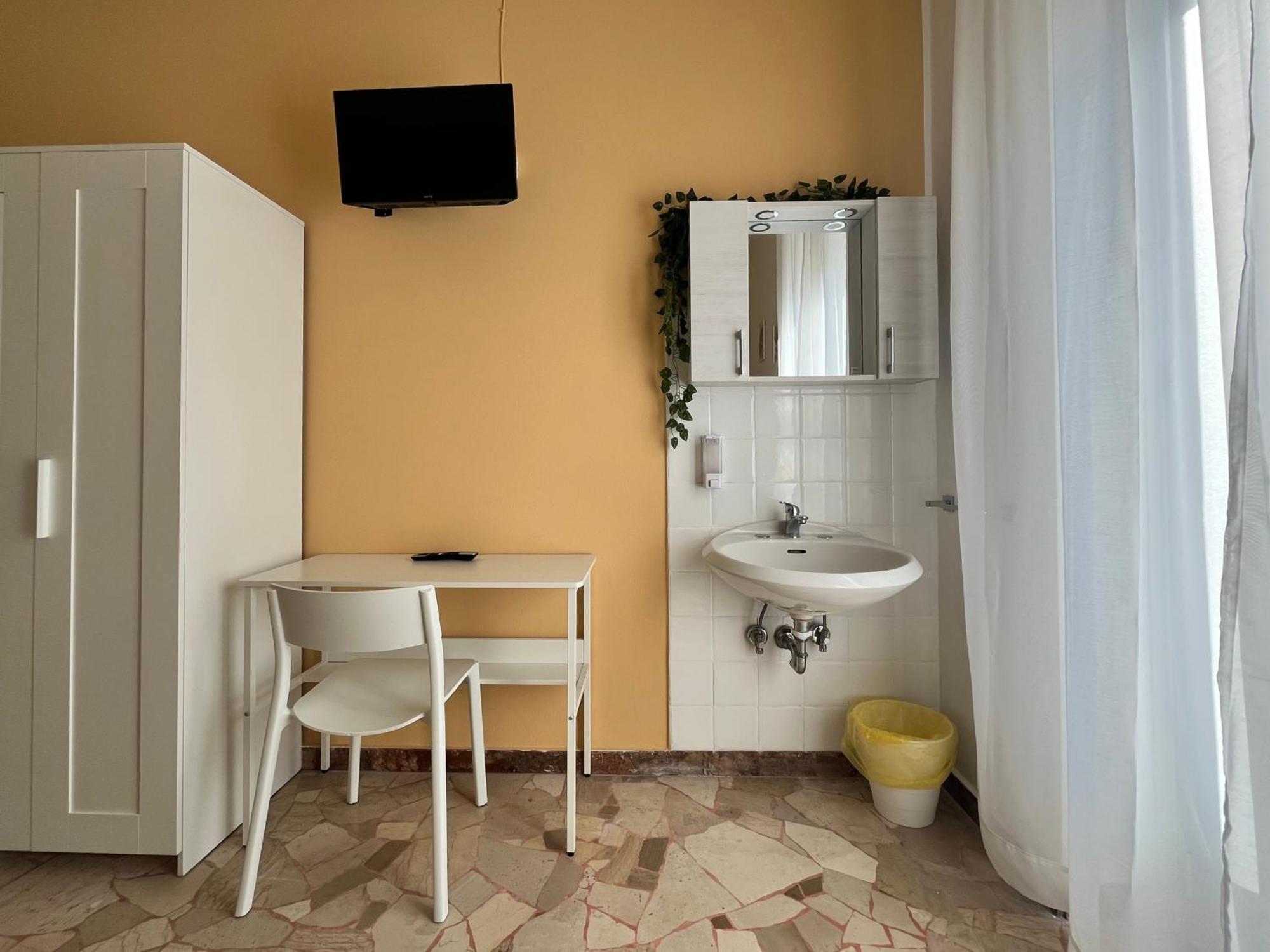 Hotel Parini Cesano Boscone Bagian luar foto