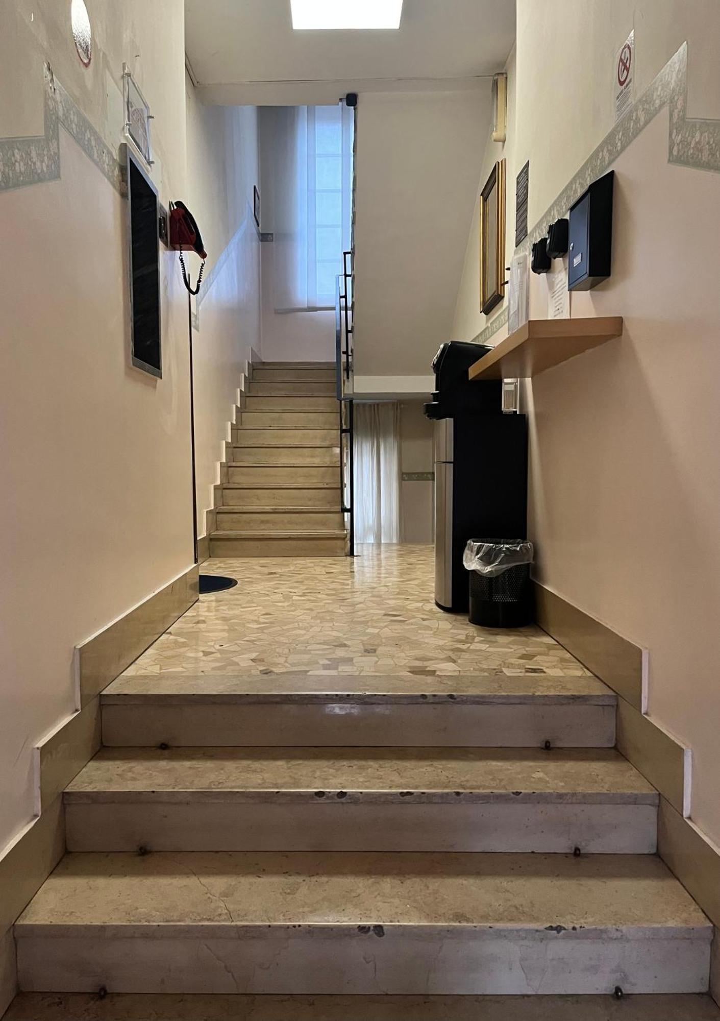 Hotel Parini Cesano Boscone Bagian luar foto