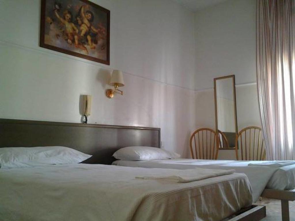 Hotel Parini Cesano Boscone Bagian luar foto